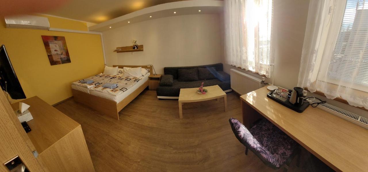 Hotel Gol Prostějov エクステリア 写真