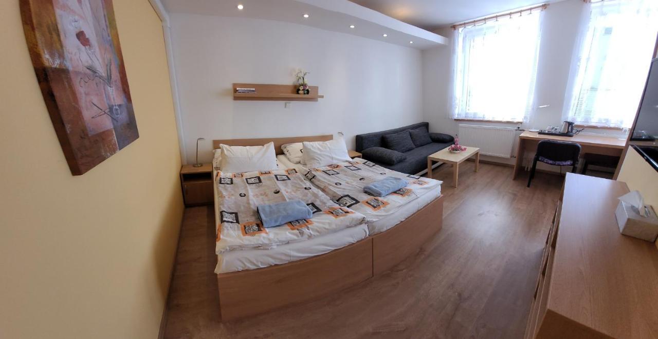 Hotel Gol Prostějov エクステリア 写真