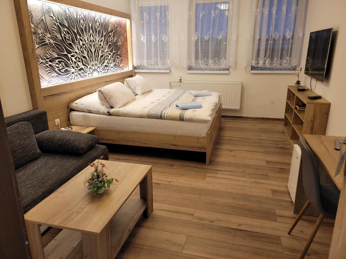 Hotel Gol Prostějov エクステリア 写真
