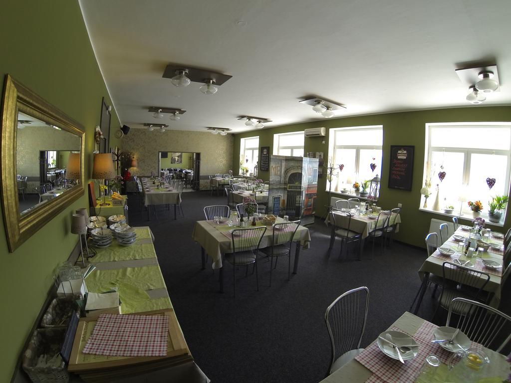Hotel Gol Prostějov エクステリア 写真