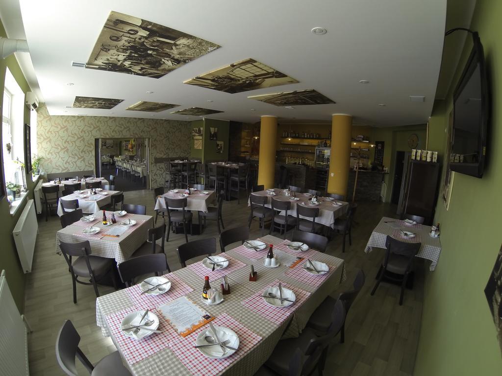 Hotel Gol Prostějov エクステリア 写真